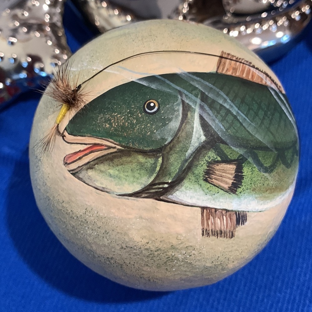 Five (5) Handmade paper mache, hand painted fish from Alaska with tiny flies. - Picture 2 of 12